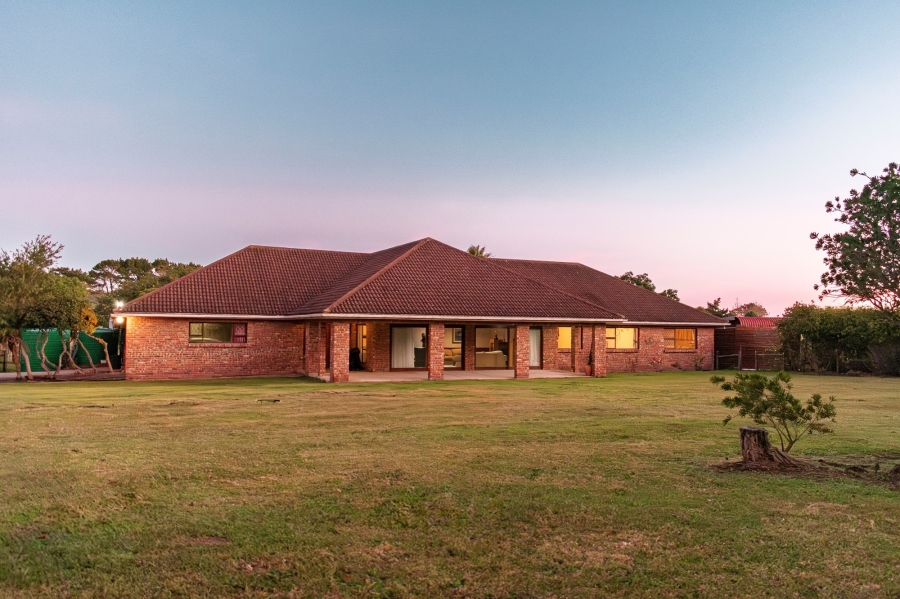 4 Bedroom Property for Sale in Theescombe Eastern Cape